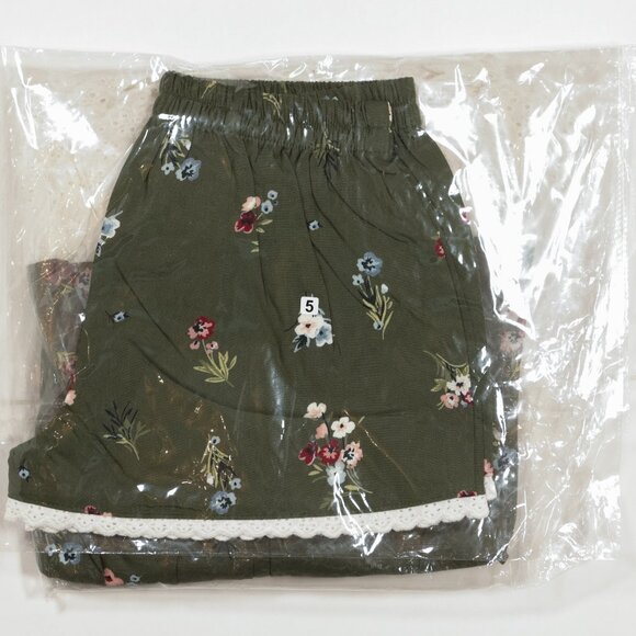 Well Dressed Wolf Aunt Heart Greenhouse Garden Set NWT in size 5 - Picture 4 of 6